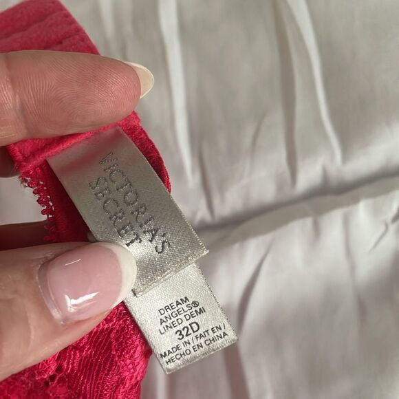 Victoria’s Secret Dream Angels Lined Demi Bra Red Lace w/ Bow & Stone Size 32D - Picture 4 of 4